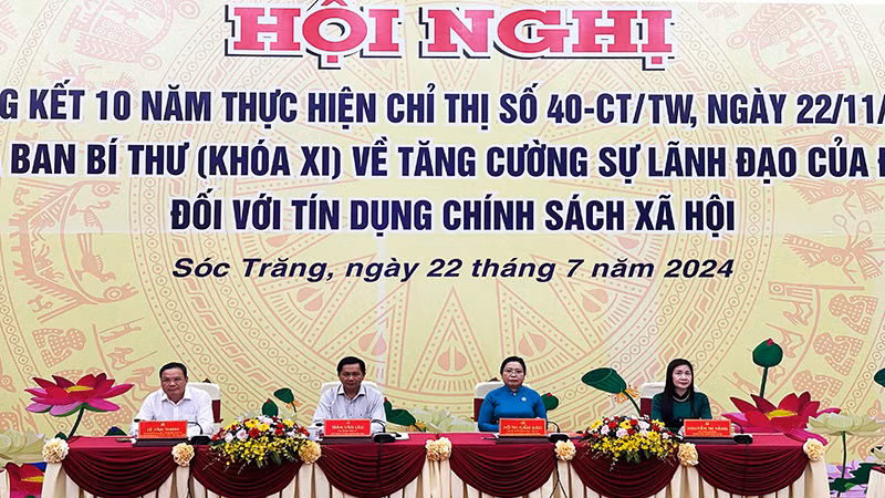 Các đồng chí chủ trì Hội nghị Tổng kết 10 năm thực hiện Chỉ thị số 40-CT/TW.