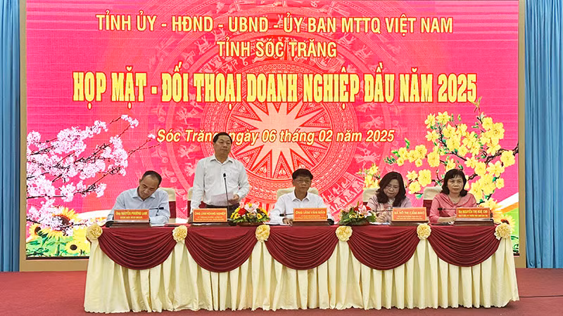 Lãnh đạo tỉnh Sóc Trăng đối thoại cởi mở với doanh nghiệp.