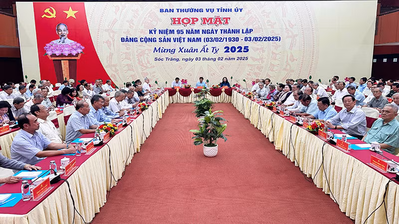 Quang cảnh buổi họp mặt