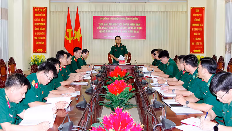 Thiếu tướng Quách Văn Nhỏ phát biểu kết luận buổi kiểm tra