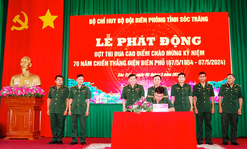 Các đơn vị ký kết giao ước thi đua.