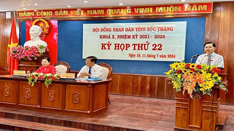 Chủ tịch Ủy ban nhân dân tỉnh Sóc Trăng Trần Văn Lâu công bố Quyết định số 602/QĐ-TTg của Thủ tướng Chính phủ. 