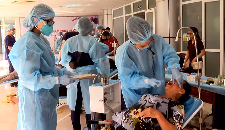 Khám răng cho bệnh nhân nghèo