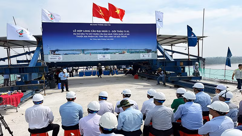 Quang cảnh buổi lễ hợp long.