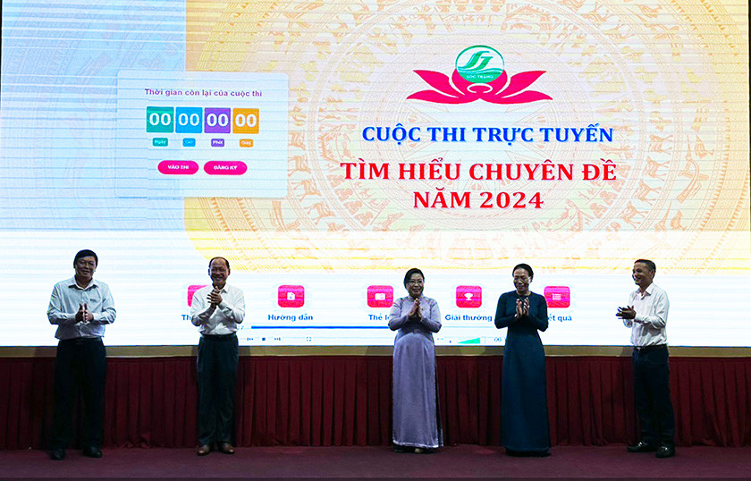 Lãnh đạo tỉnh Sóc Trăng thực hiện nghi thức phát động cuộc thi.