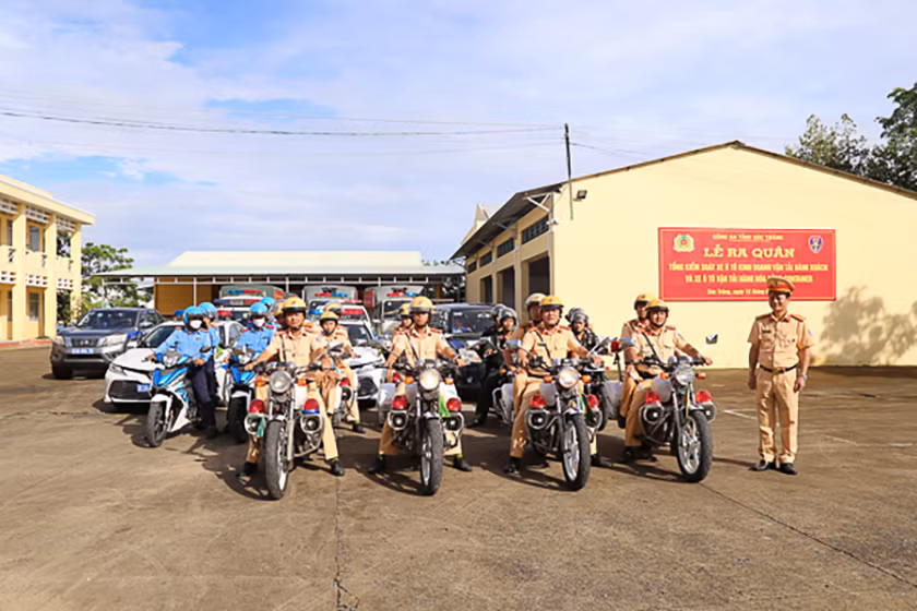 Lực lượng Cảnh sát giao thông, Công an tỉnh Sóc Trăng ra quân kiểm tra, xử lý nghiêm các hành vi vi phạm về hoạt động vận tải đường bộ.