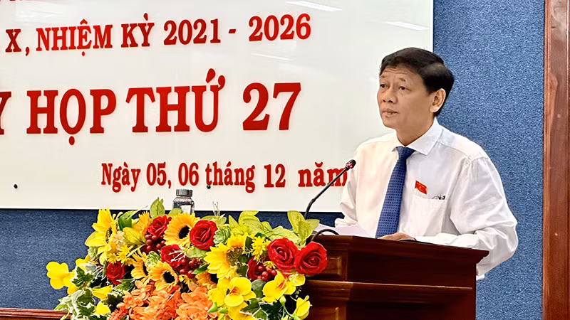 Bí thư Tỉnh ủy Lâm Văn Mẫn phát biểu chỉ đạo kỳ họp.