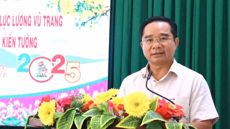 Bí thư Tỉnh ủy Long An Nguyễn Văn Được phát biểu chúc Tết các lượng vũ trang đang làm nhiệm vụ trên khu vực biên giới.