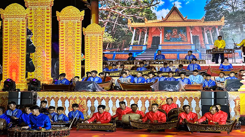 Ngũ âm là nhạc không thể thiếu các lễ nghi trong chùa Phật giáo Nam tông Khmer