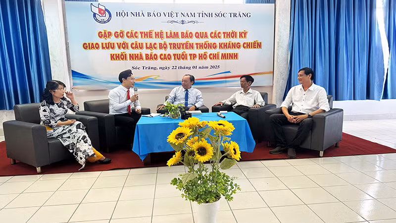 Các nhà báo chia sẻ những kỷ niệm trong nghề làm báo