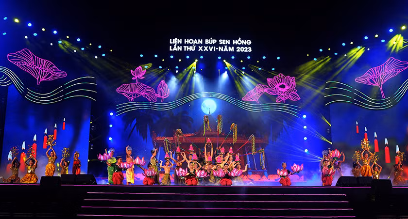 Một trong những tiết mục đặc sắc công diễn đêm bế mạc Liên hoan.