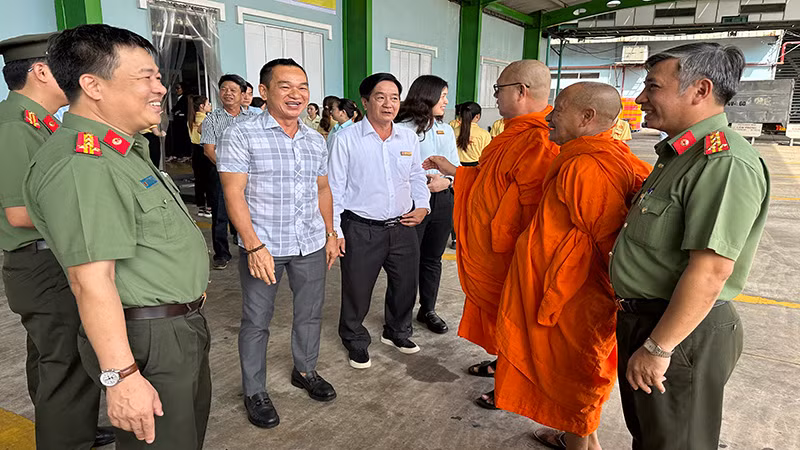 Trao đổi kinh nghiệm sản xuất kinh doanh tạo việc làm cho đồng bào dân tộc thiểu số