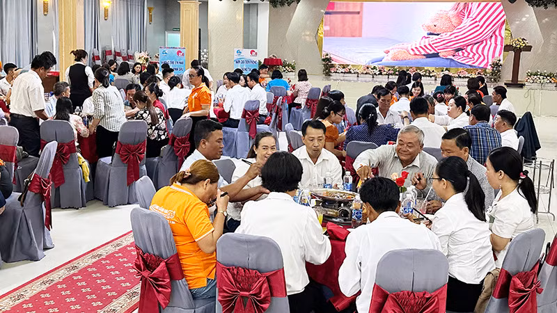 Mô hình truyền thông “Bữa sáng Ruy băng trắng”