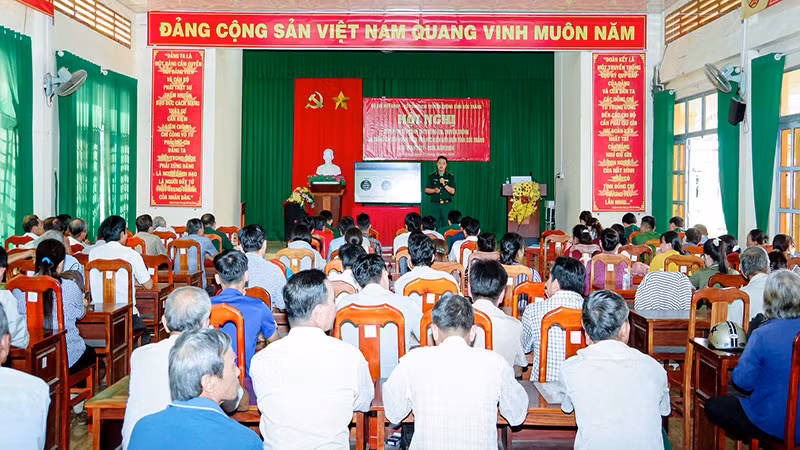 Thông tin chống khai thác hải sản bất hợp pháp, không báo cáo và không theo quy định IUU cho nhân dân huyện Cù Lao Dung.