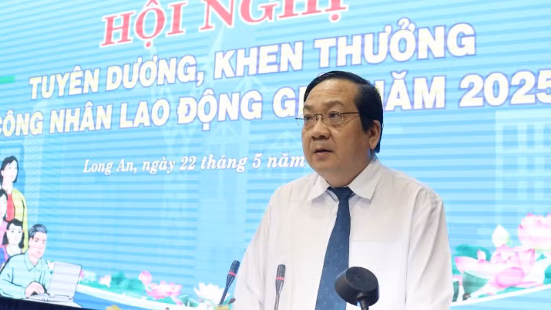 Phó Chủ tịch Ủy ban nhân dân tỉnh Long An Nguyễn Minh Lâm phát biểu hội nghị.