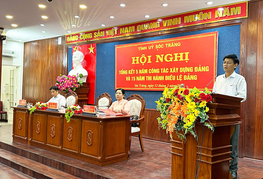 Bí thư Tỉnh ủy Sóc Trăng Lâm Văn Mẫn phát biểu tại hội nghị.