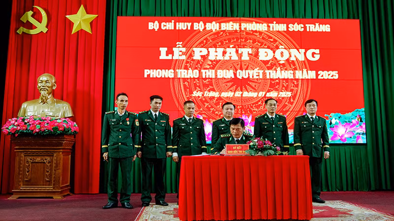 Các đơn vị thuộc cụm thi đua cơ quan ký kết giao ước thi đua.