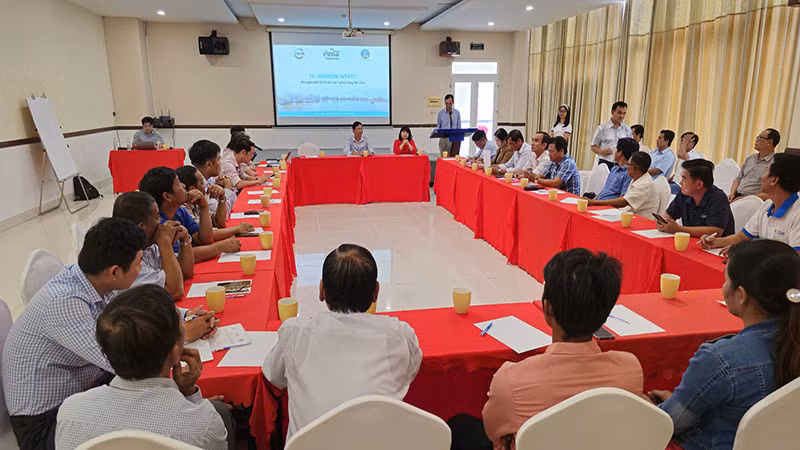 Các đại biểu thảo luận để dự án thêm phần khả thi.