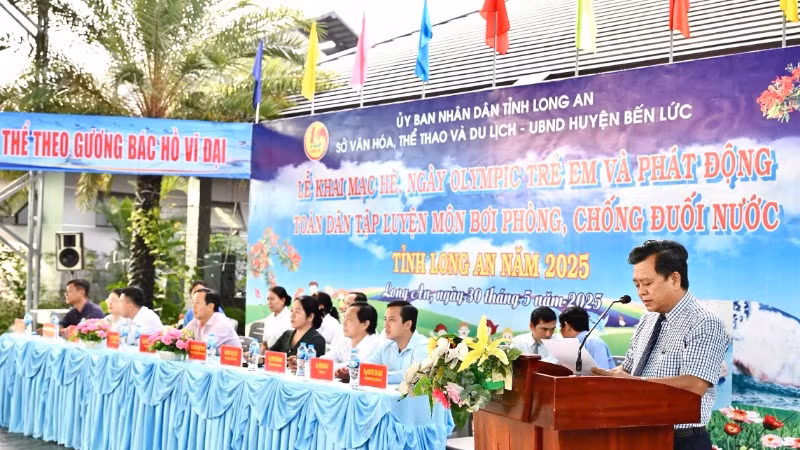 Lãnh đạo Sở Văn hóa, Thể thao và Du lịch Long An phát biểu khai mạc.