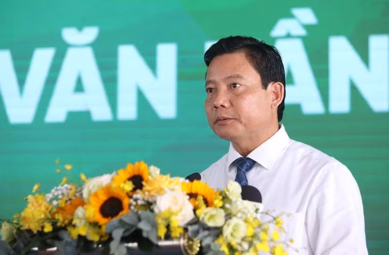 Phó Chủ tịch Ủy ban nhân dân tỉnh Long An Phạm Tấn phát biểu tại lễ khởi công.