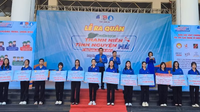 Các nhà tài trợ, mạnh thường quân chung tay và đồng hành thực hiện các hoạt động an sinh xã hội.