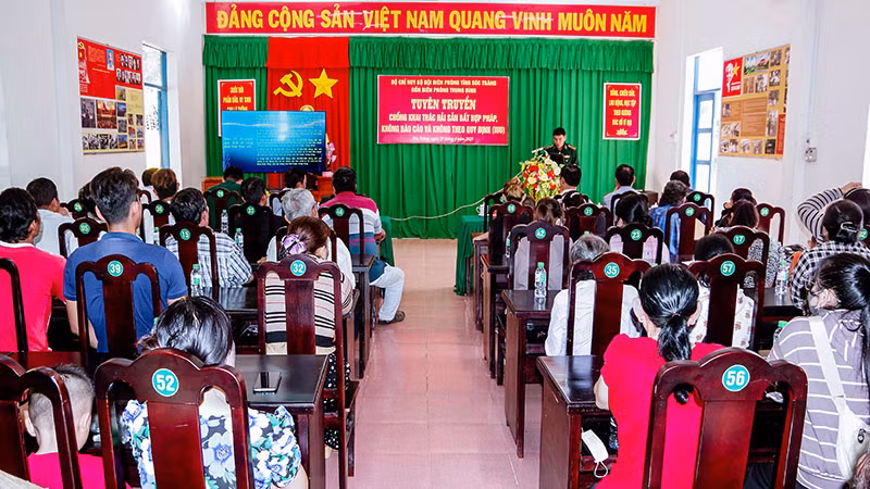 Hội nghị tuyên truyền cho ngư dân tại đồn Biên phòng Trung Bình.