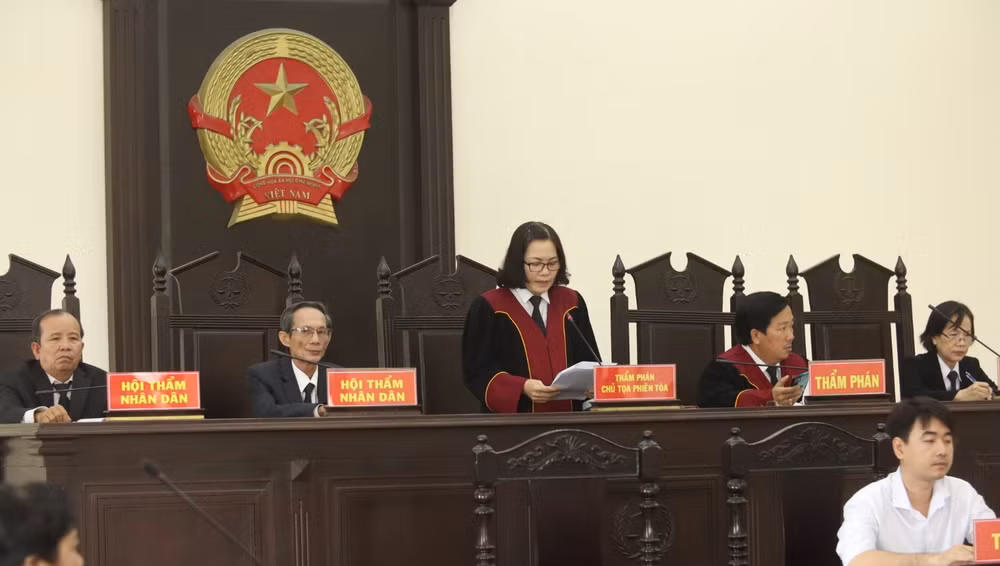 Hội đồng xét xử Tòa án nhân dân tỉnh Long An tuyên án đối với 9 thanh, thiếu niên (từ 15-18 tuổi) về tội giết người.