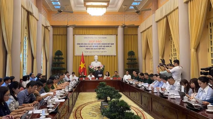 Quảng cảnh họp báo