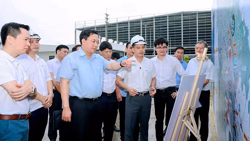 Lãnh đạo tỉnh Vĩnh Phúc trao đổi về đầu tư hạ tầng Khu công nghiệp Bá Thiện 1.