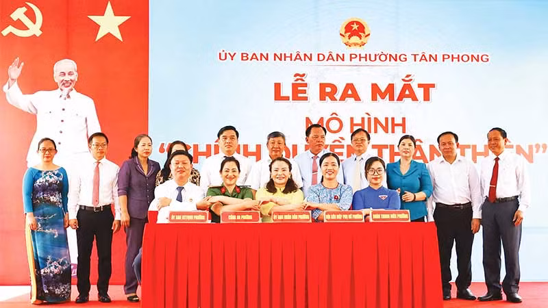 Ra mắt mô hình “Chính quyền thân thiện” phường Tân Phong, thành phố Biên Hòa.