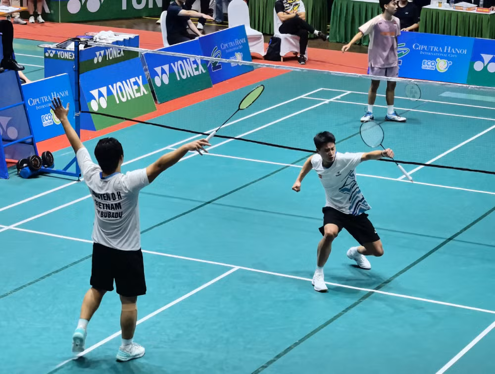 Khoảnh khắc giành chiến thắng của hai vận động viên Đình Mạnh và Đình Hoàng.