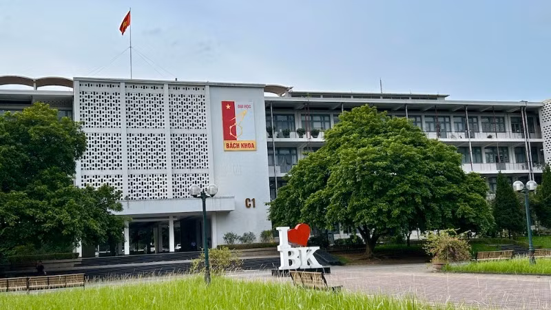 Yêu cầu Đại học Bách khoa Hà Nội tăng cường chỉ đạo công tác bảo đảm chất lượng bữa ăn cho sinh viên 