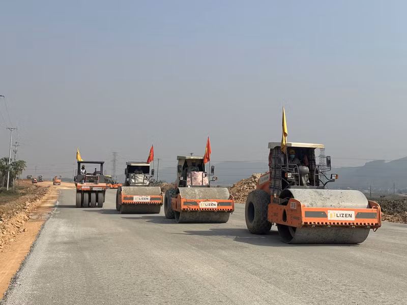 Công ty cổ phần Lizen tranh thủ thời tiết thuận lợi, tăng tốc thi công rút ngắn tiến độ hoàn thành cao tốc quốc lộ 45-Nghi Sơn.