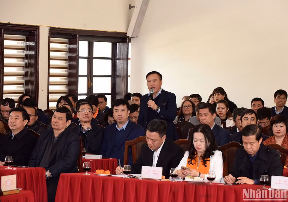 Tổng Biên tập Báo Nông thôn Ngày nay Lưu Quang Định phát biểu.