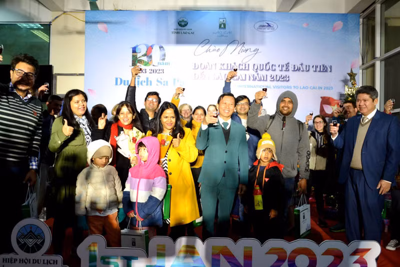 Chúc mừng du khách đến Khu du lịch quốc gia Sa Pa trong ngày đầu năm mới 2023.