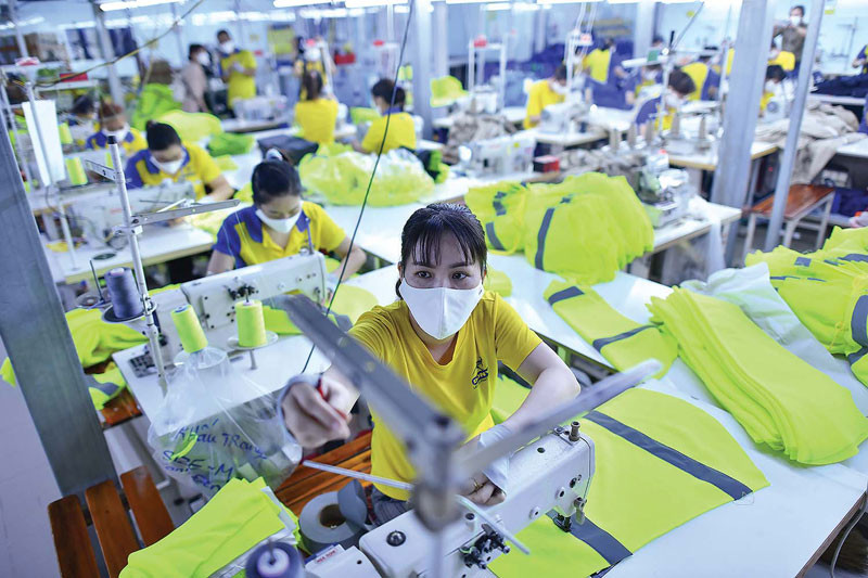 Nhiều doanh nghiệp dệt may đã quay lại thị trường nội địa.