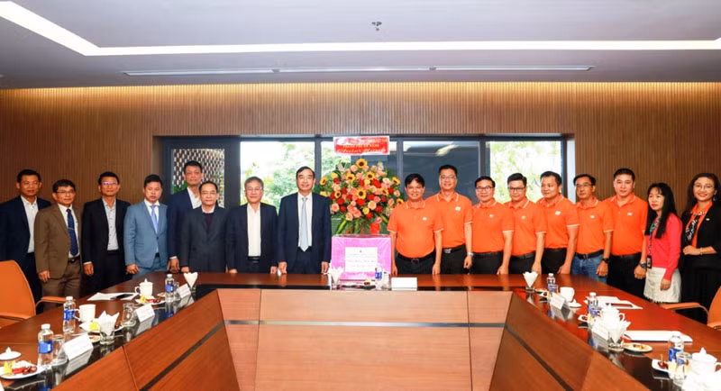 Chủ tịch UBND TP Đà Nẵng Lê Trung Chinh thăm và làm việc với lãnh đạo Tập đoàn FPT.