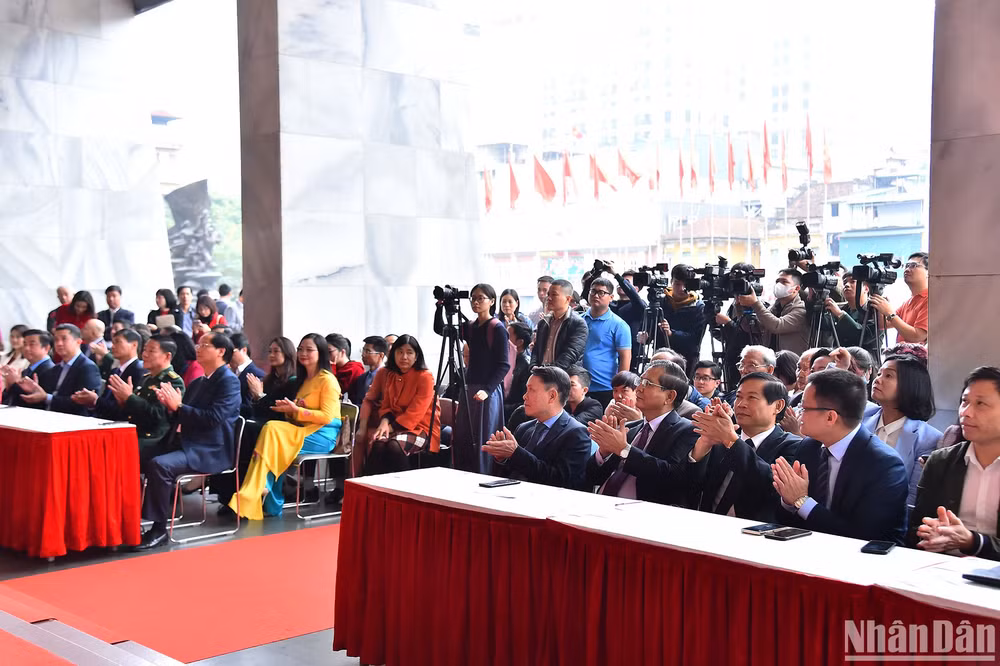 Các đại biểu tham dự lễ khai mạc Hội báo Xuân Quý Mão - Hà Nội 2023.