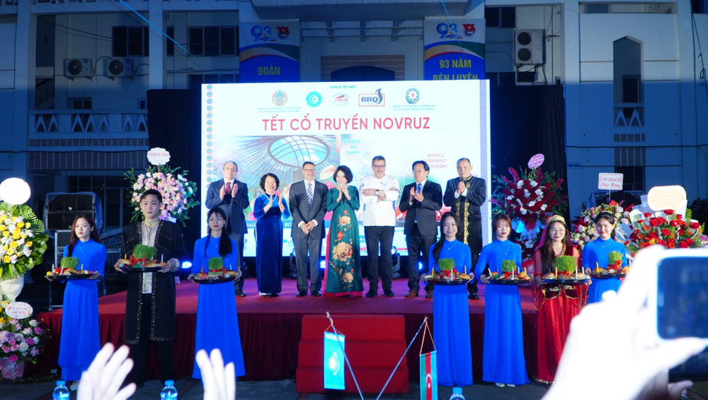 Các đại biểu tham dự lễ hội.