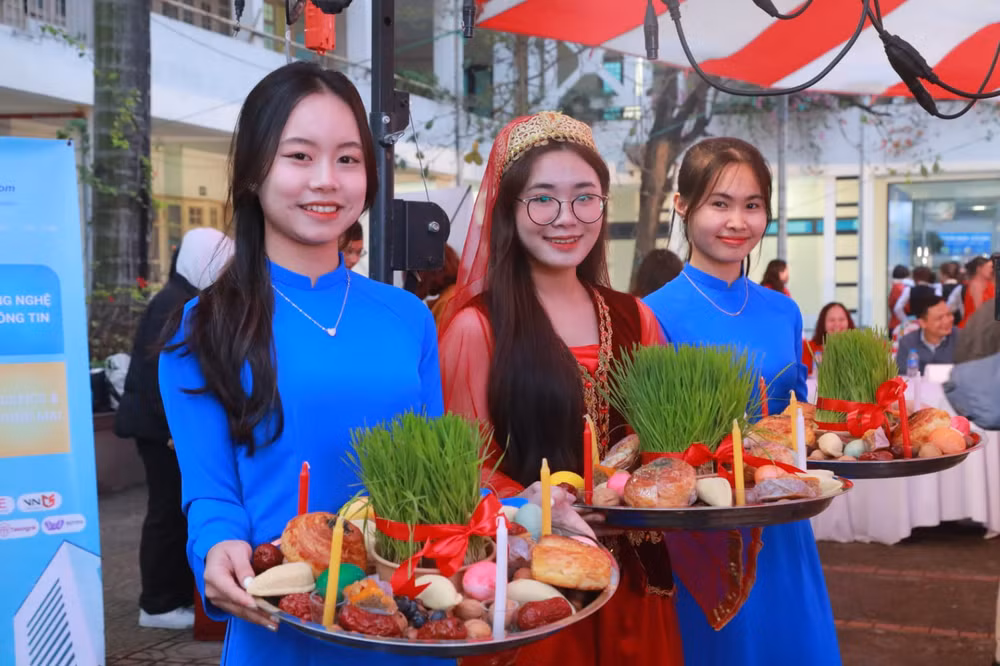 Các đại biểu tham dự sự kiện đã được nếm thử những món ăn ngon trong kho tàng ẩm thực dân tộc Azerbaijan.