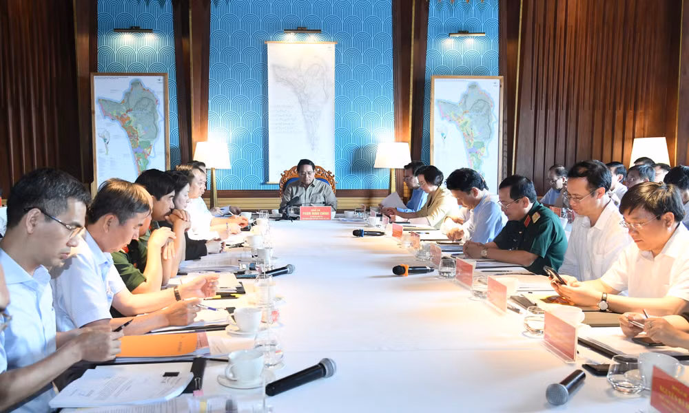 Thủ tướng Phạm Minh Chính làm việc với Ban Thường vụ Tỉnh ủy Kiên Giang và Ban Thường vụ Thành ủy Phú Quốc. 