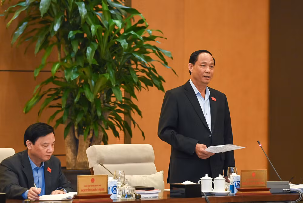 Phó Chủ tịch Quốc hội Trần Quang Phương phát biểu ý kiến tại phiên họp.