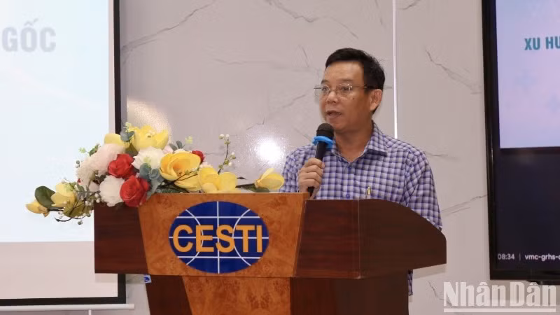 Thạc sĩ Nguyễn Đức Tuấn, Giám đốc Trung tâm Thông tin và Thống kê khoa học và công nghệ Thành phố Hồ Chí Minh phát biểu tại hội thảo