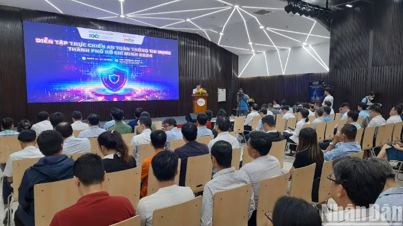 Quang cảnh lễ khai mạc chương trình diễn tập.