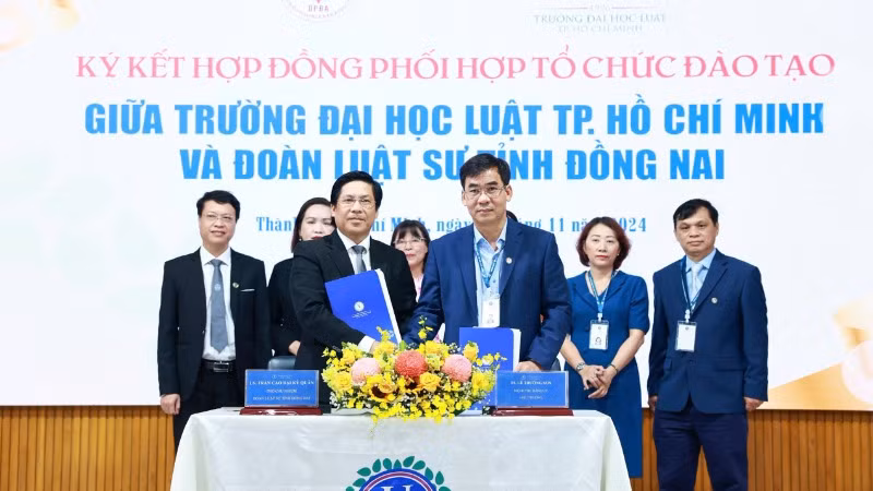 Trường đại học Luật Thành phố Hồ Chí Minh ký kết hợp đồng phối hợp tổ chức đào tạo với Đoàn Luật sư tỉnh Đồng Nai.