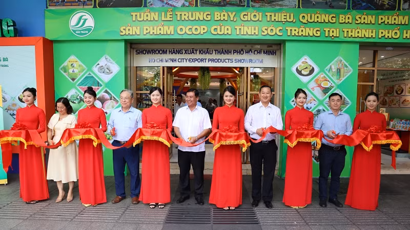 Nghi thức khai mạc Tuần lễ trưng bày, giới thiệu, quảng bá sản phẩm nông sản, đặc sản, sản phẩm OCOP của tỉnh Sóc Trăng tại Thành phố Hồ Chí Minh năm 2024.