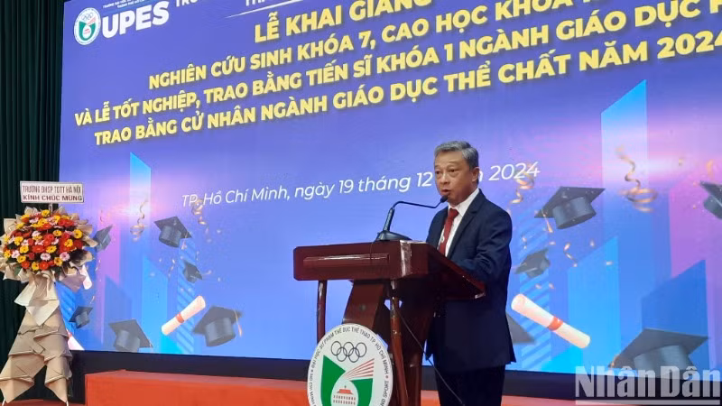 Phó Giáo sư, Tiến sĩ Châu Vĩnh Huy, Hiệu trưởng Trường đại học Sư phạm Thể dục Thể thao Thành phố Hồ Chí Minh phát biểu tại buổi lễ.