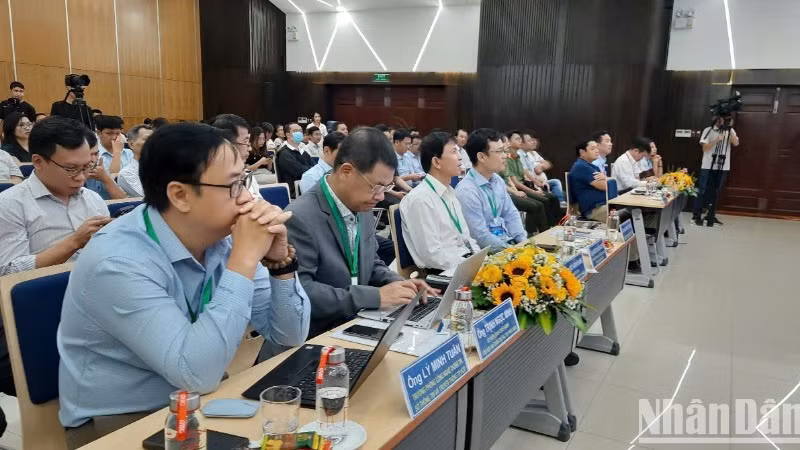 Các đại biểu tham dự khai mạc chương trình diễn tập.