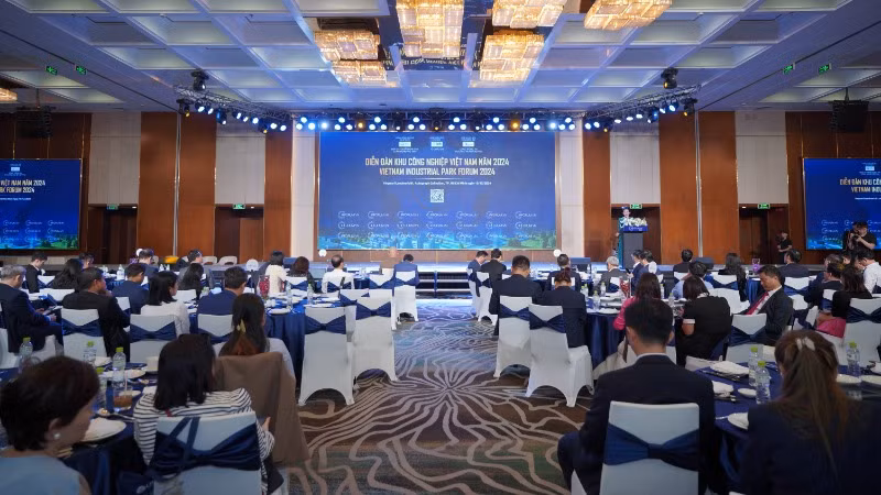 Quang cảnh Diễn đàn.