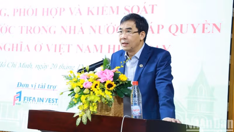 Tiến sĩ Lê Trường Sơn, Hiệu trưởng Trường đại học Luật Thành phố Hồ Chí Minh phát biểu tại hội thảo.